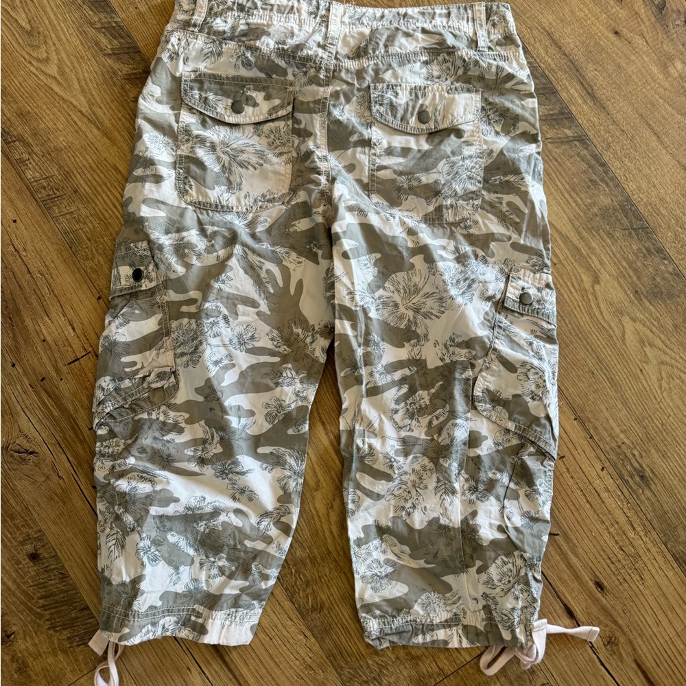Womans size 4 pink and tan capris